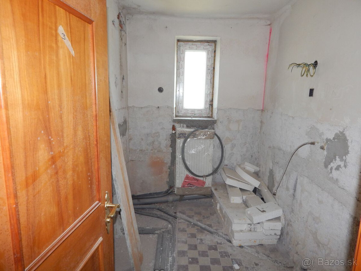 EXKLUZÍVNE-SPEKTRUM REALITY- Na predaj 7-izbový rodinný dom - 11