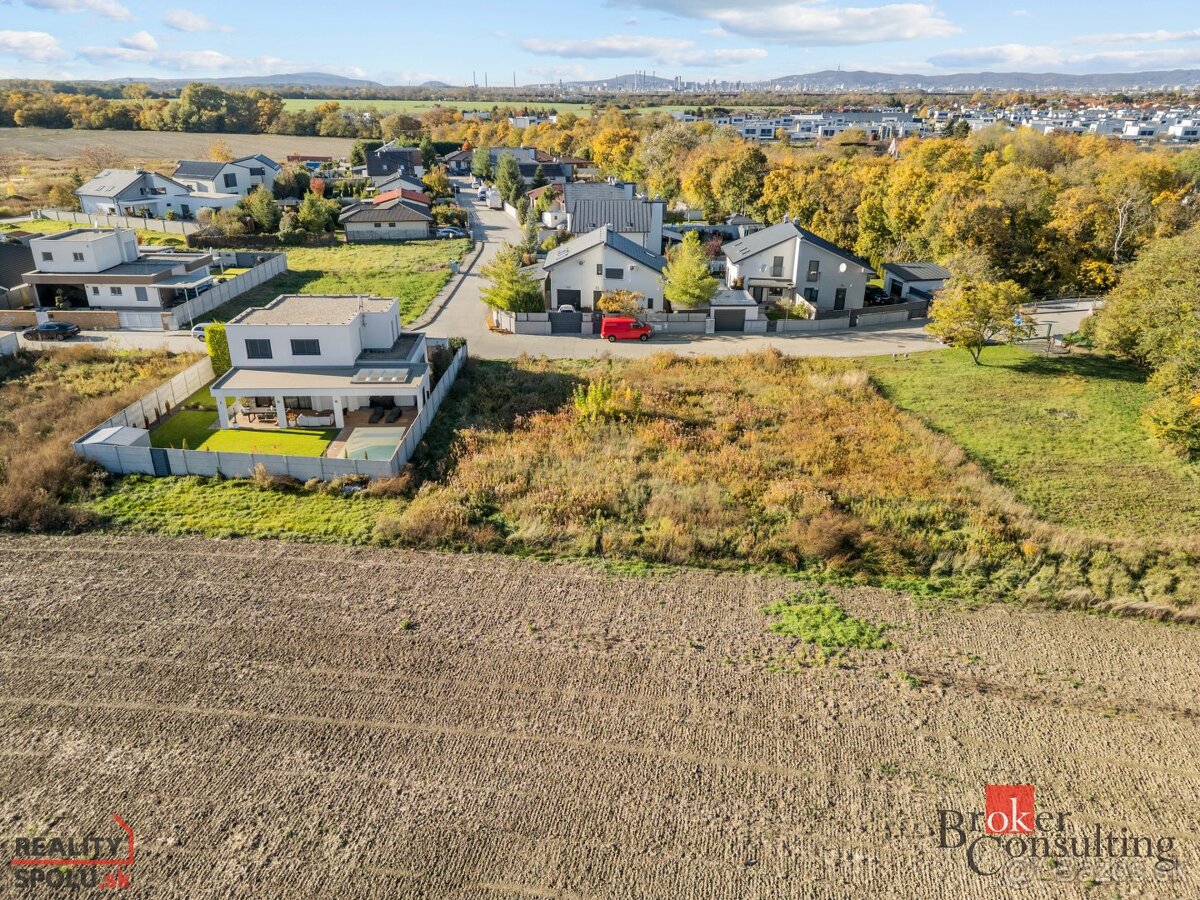 Predaj POZEMKU 500 m2 - Právoplatné stavebné povolenie - 11