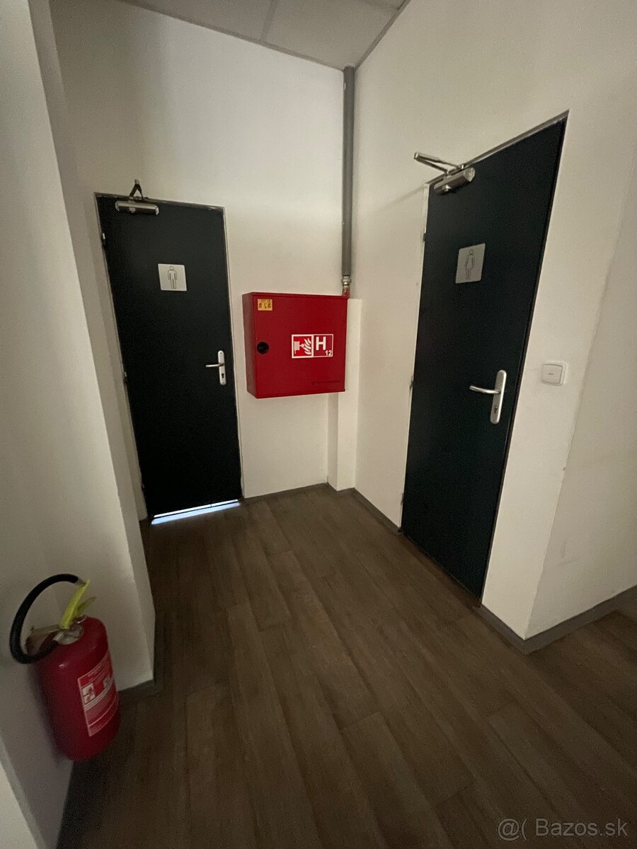 Prenájom kancelárii v budove Living centra, Solinky - Žilina - 11