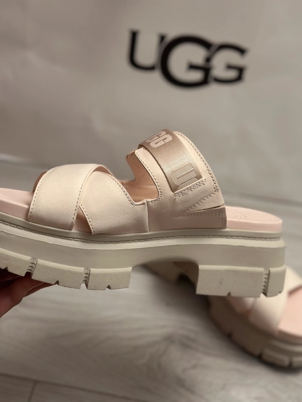 UGG sandálky - 11