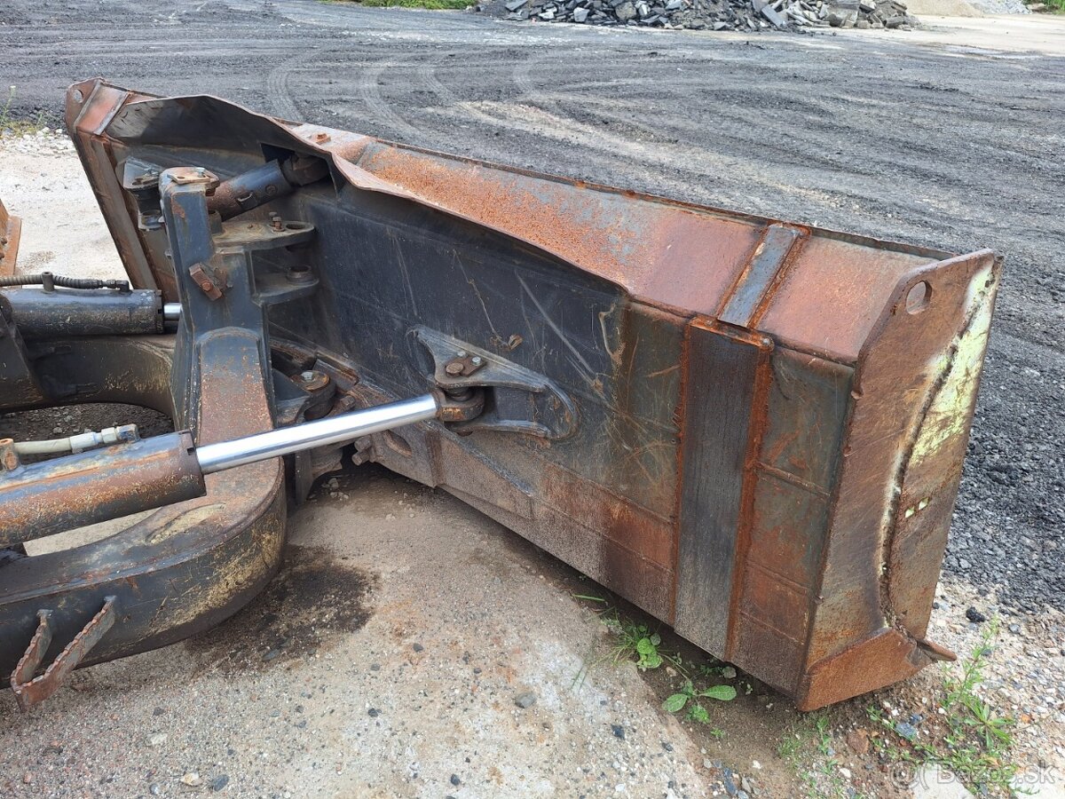 NEW HOLLAND D150 - 11