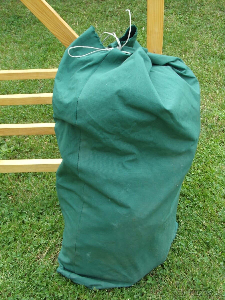 DREVENÝ PREDAJNÝ REMESELNÝ STÁNOK - 11