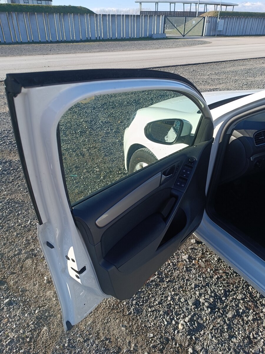 Predám VW Golf 1.2 TSI - 11