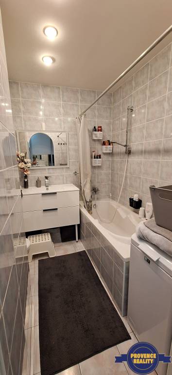 PREDAJ: 3 izbový útulný byt, kompletná rekonštrukcia - KOMÁR - 11