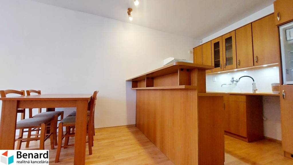 NA PREDAJ POLYFUNKČNÝ DOM NA UL. SLOVENSKÁ, PREŠOV. - 11