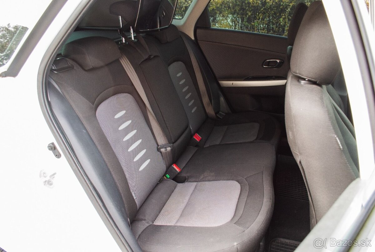 Kia Ceed SW 1.6 GDI - 11