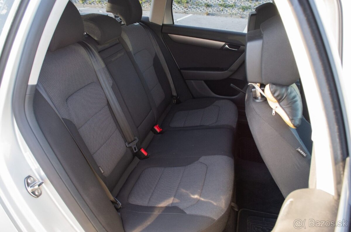 Volkswagen Passat B7 Combi 2.0 TDI DSG - 11