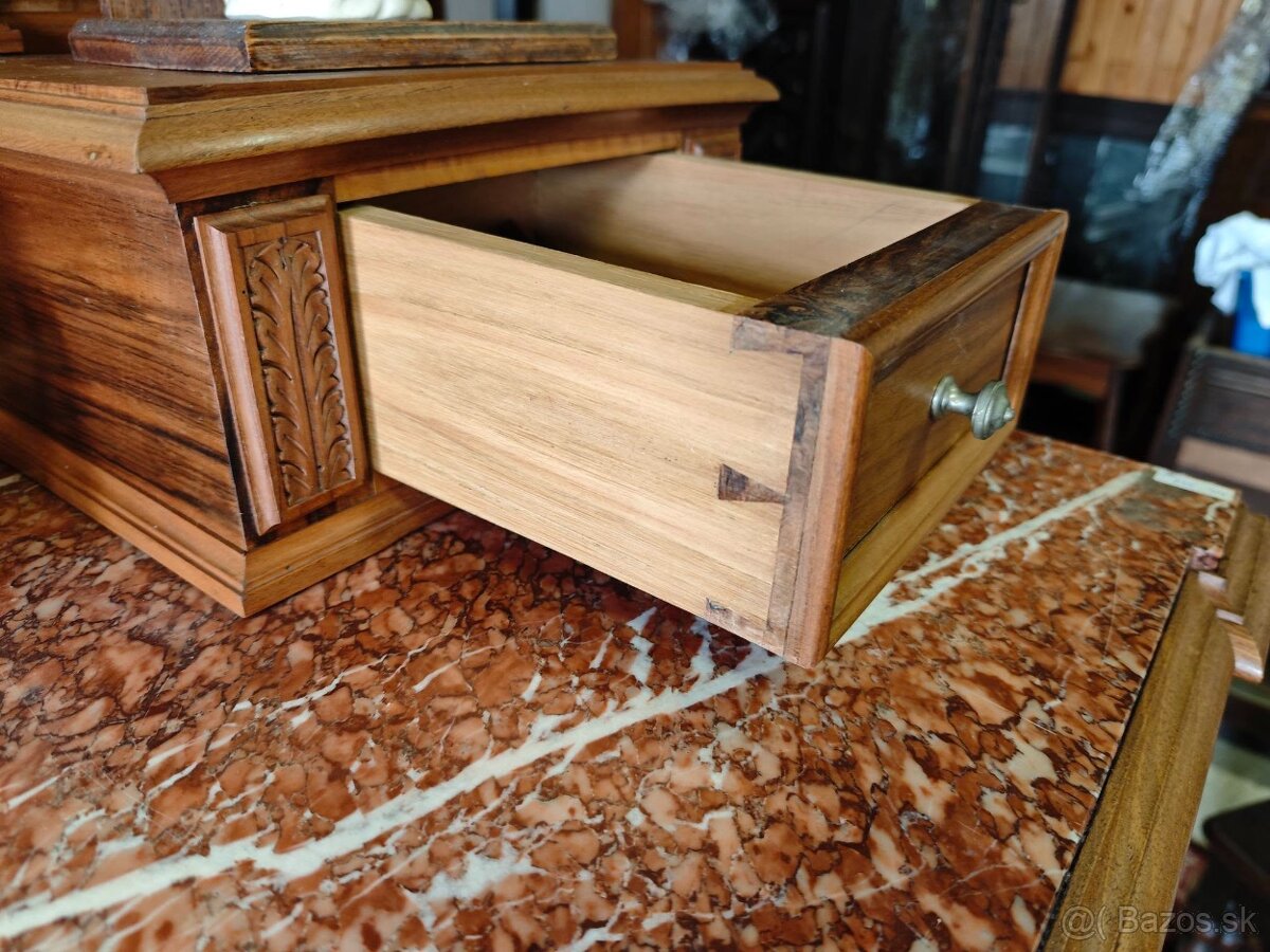 Starožitná komoda - 11
