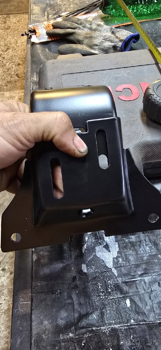 Stresny univerzalny drziak - 11