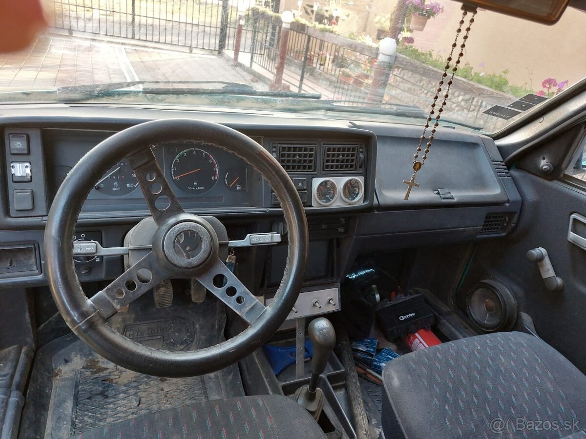 Skoda favorit 1.3spi - 11