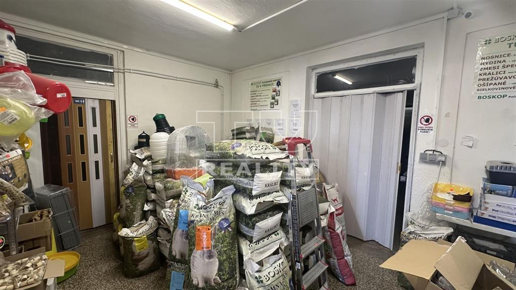 Polyfunkčná budova so stabilnými nájomcami v Diviakoch - 11