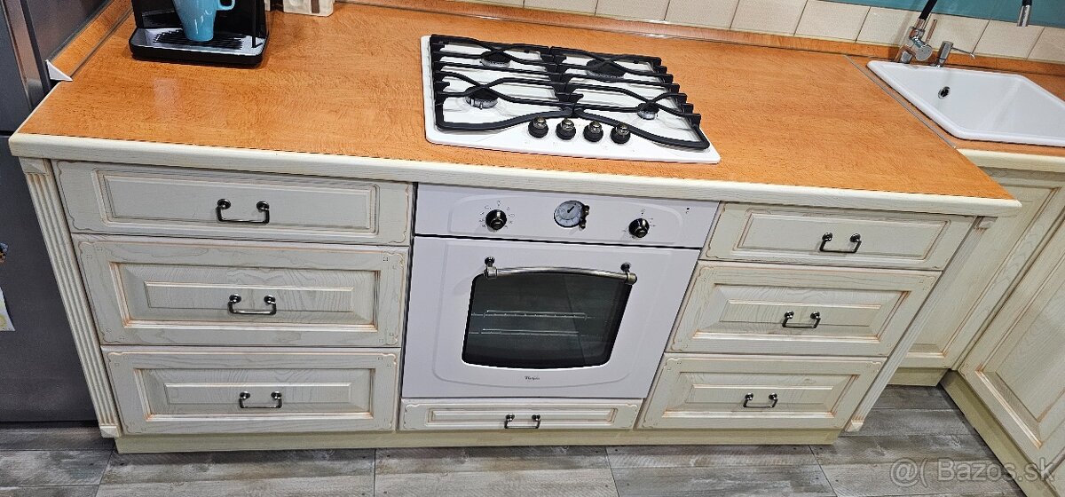 Masívna rustikálna kuchyna - 11