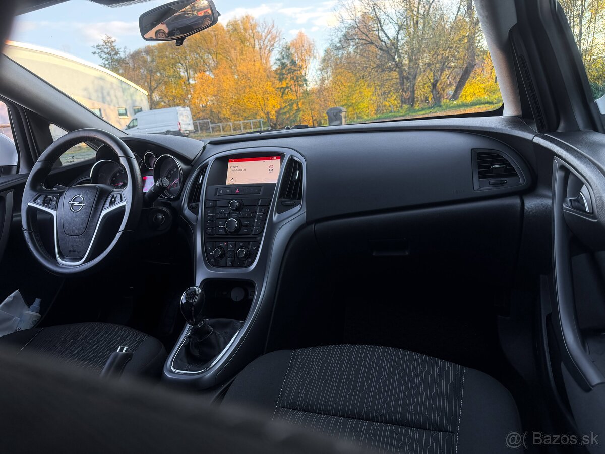 Opel Astra Sport Tourer ST 1.4 Turbo 120k,SK vozidlo - 11