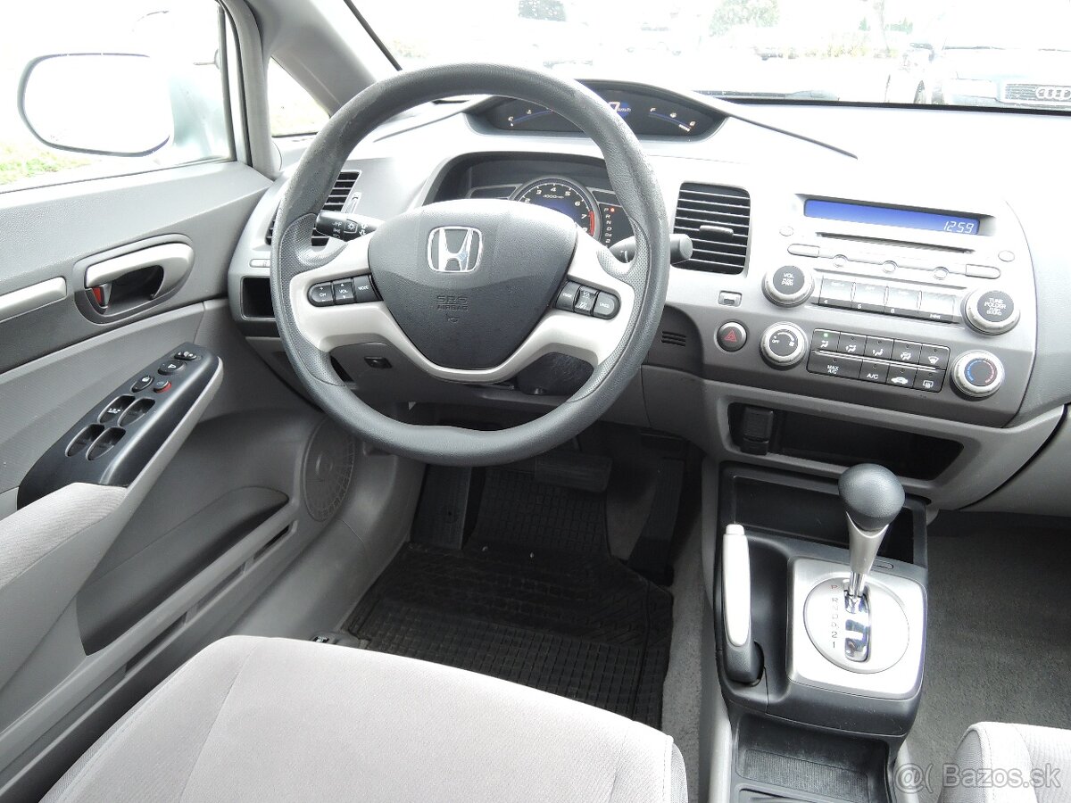 Honda Civic sedan 1,8 i-VTEC Aut. Šíbr 2006 - 11