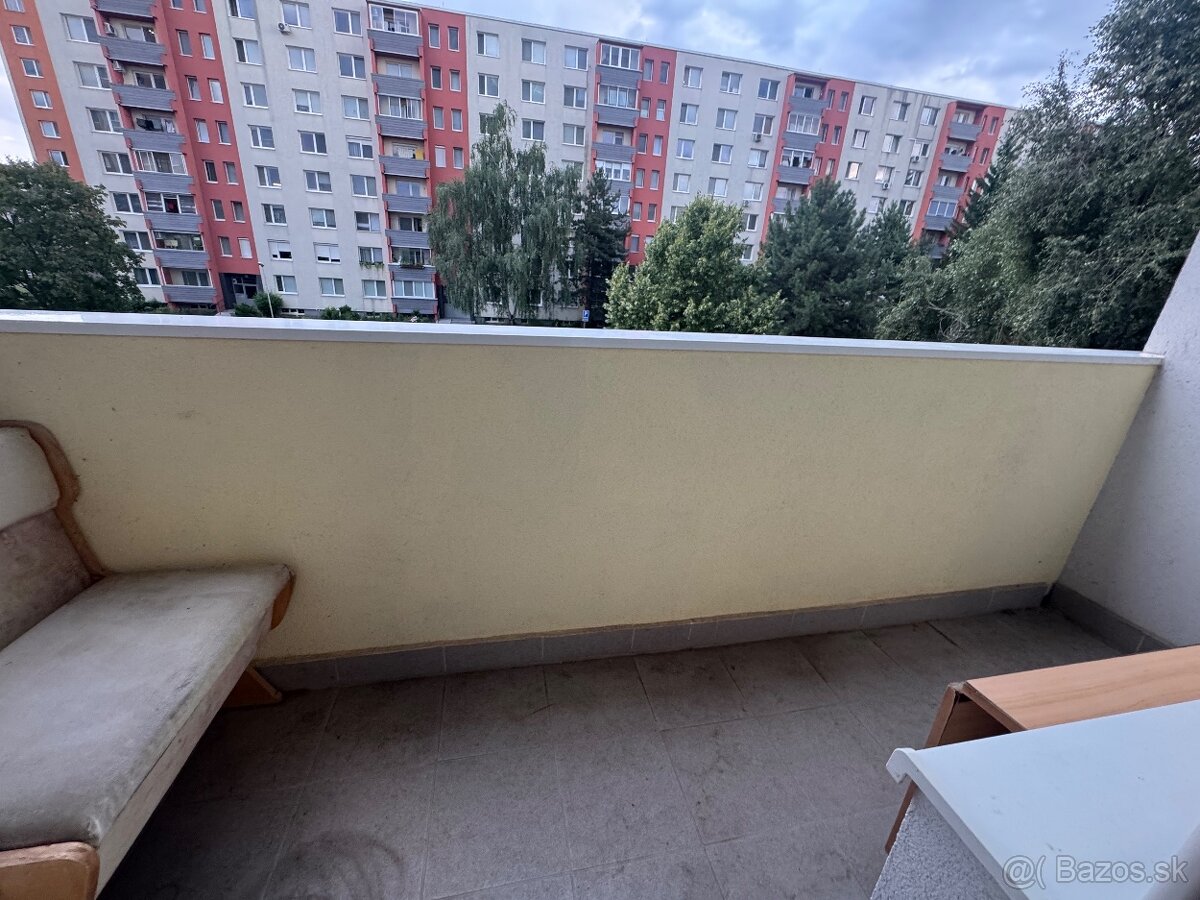 Veľký 4izbový byt na predaj - Škultétyho ulica v Nitre - 11