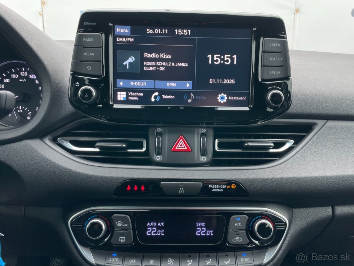 Hyundai i30 Com. 1.6CRDi ČR SMART+ 1.maj - 11