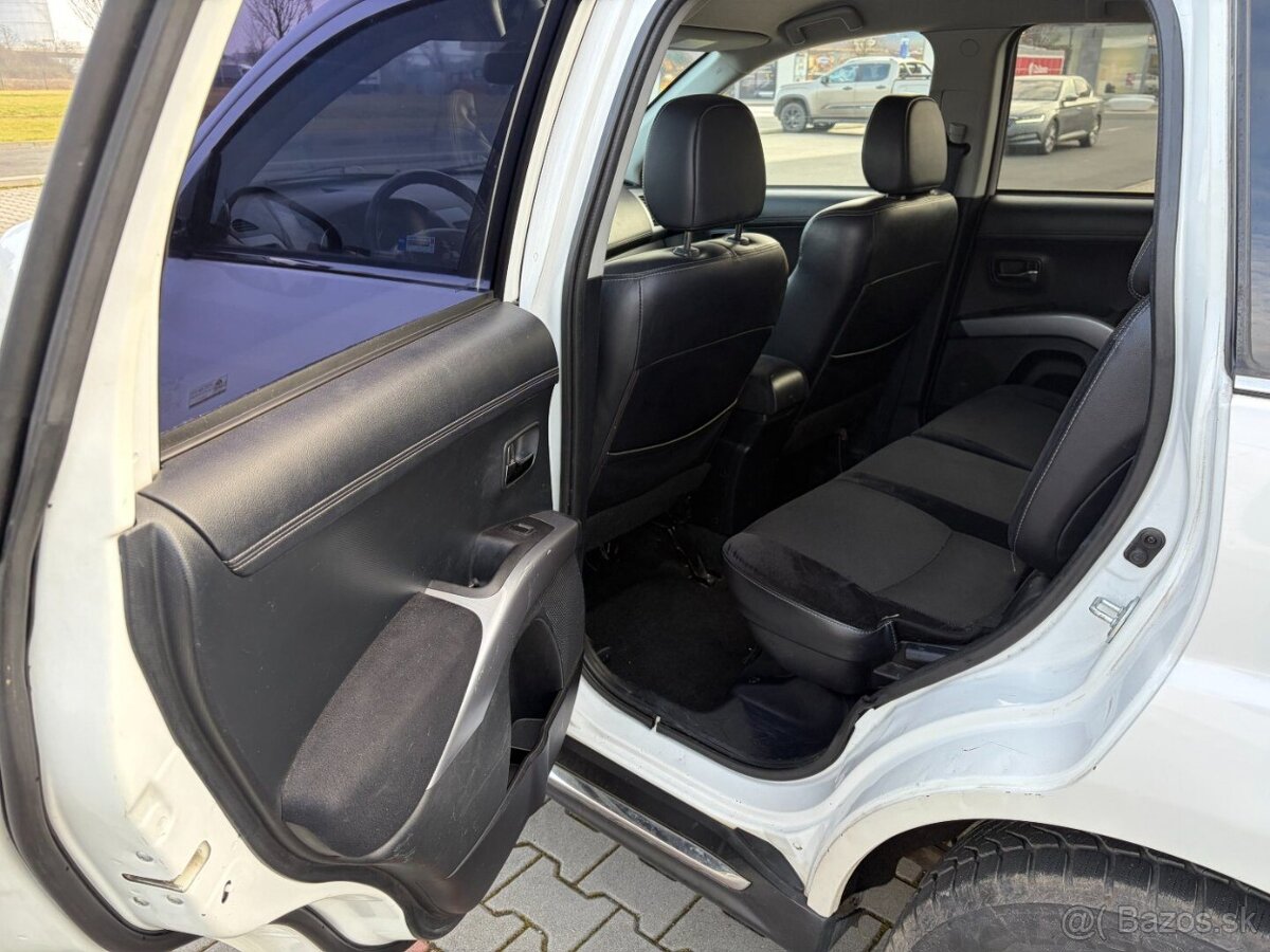 Mitsubishi Outlander 2.3 DiD 130kw 4x4 7 míst ČR - 11