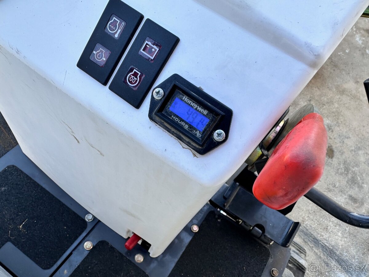 Predám minibager zn. Bobcat E 10 Z - 11