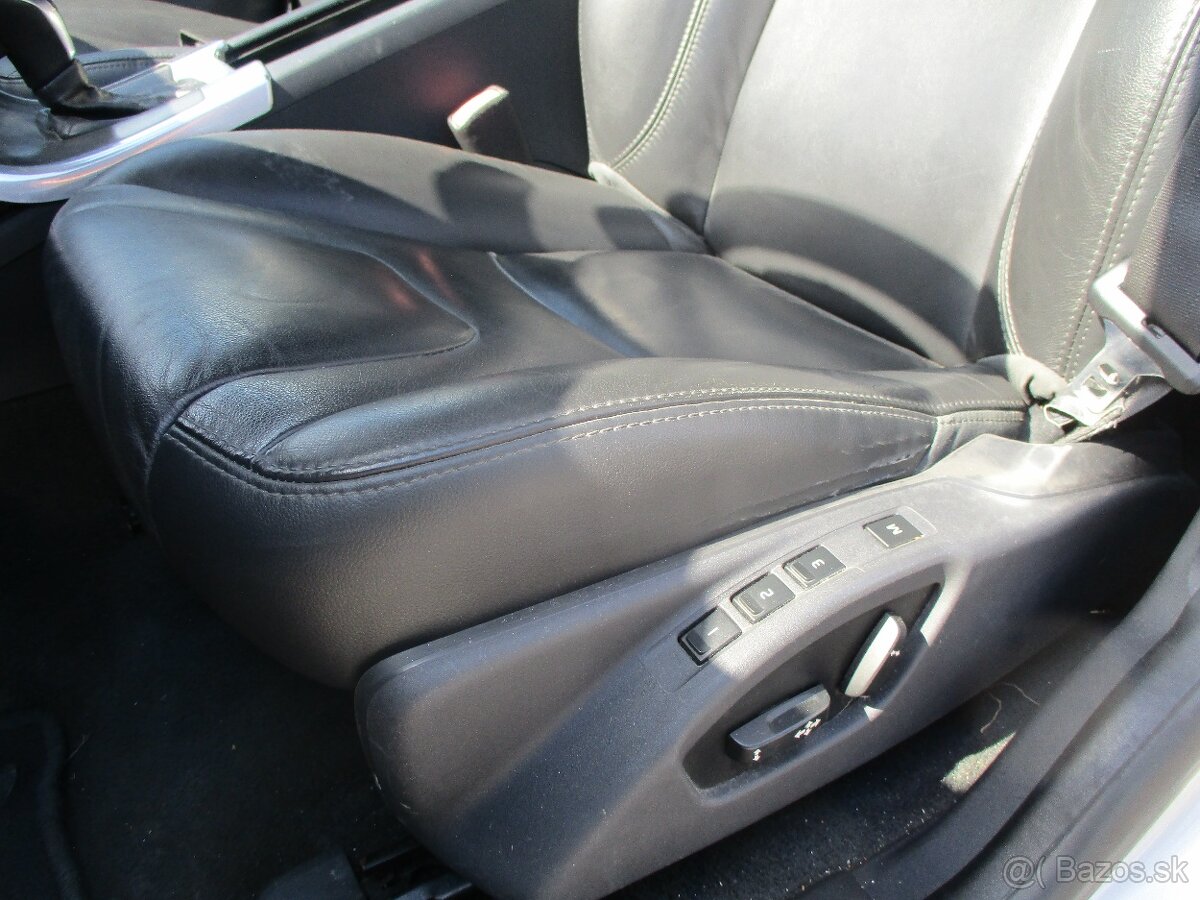 VOLVO XC60 2,4D4 Summum AWD Auto Pano Xen 2014 - 11