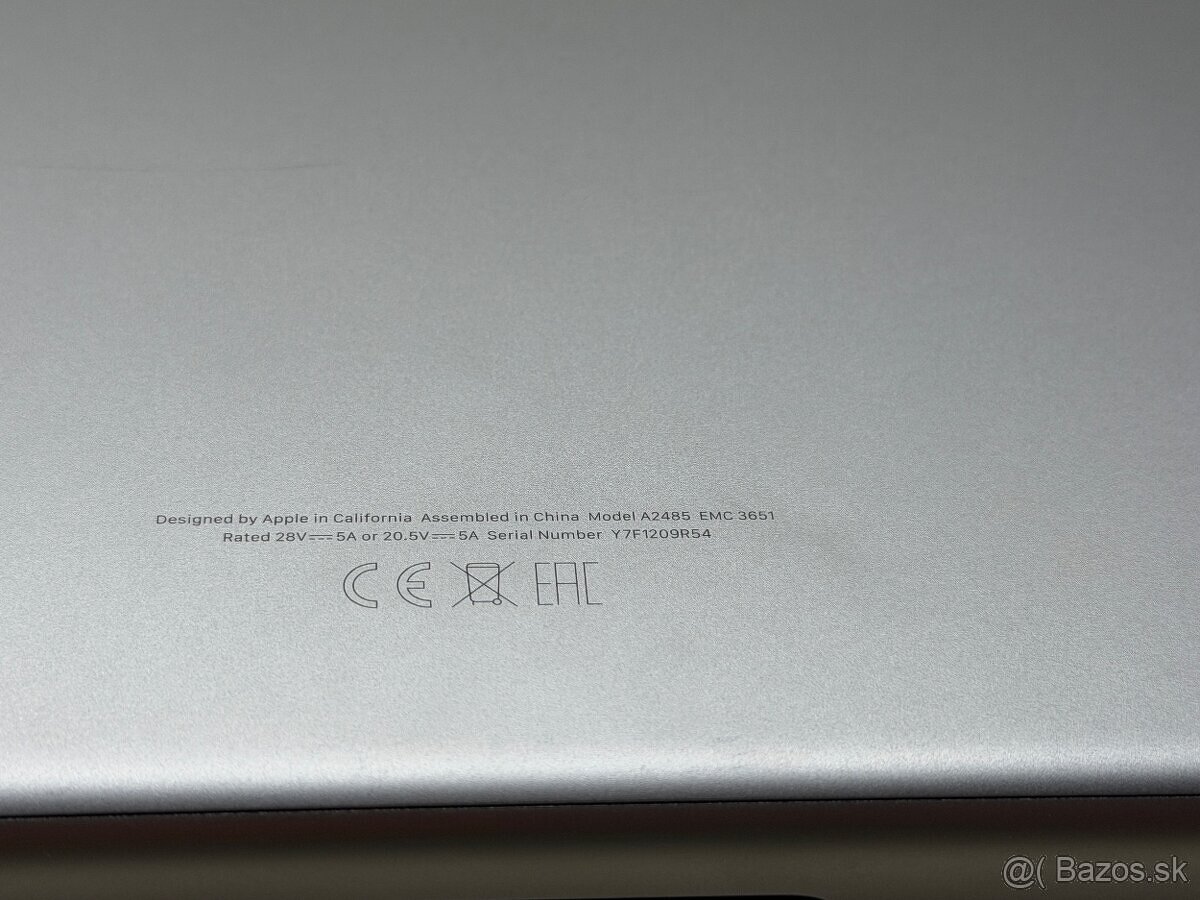 Apple MacBook Pro 16" / M1 Pro / 16GB / 512GB - 11