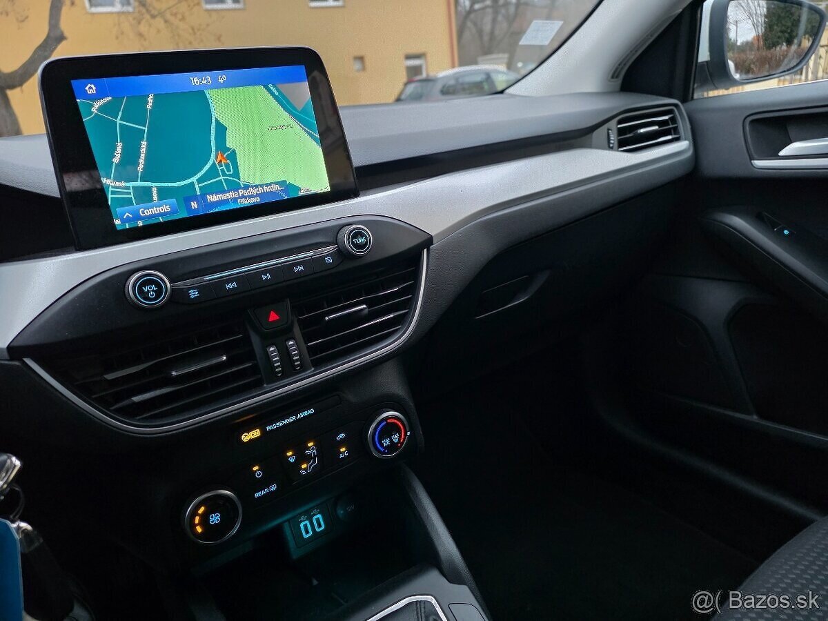 Ford Focus 1.5 TDCi EcoBlue Titanium - 11