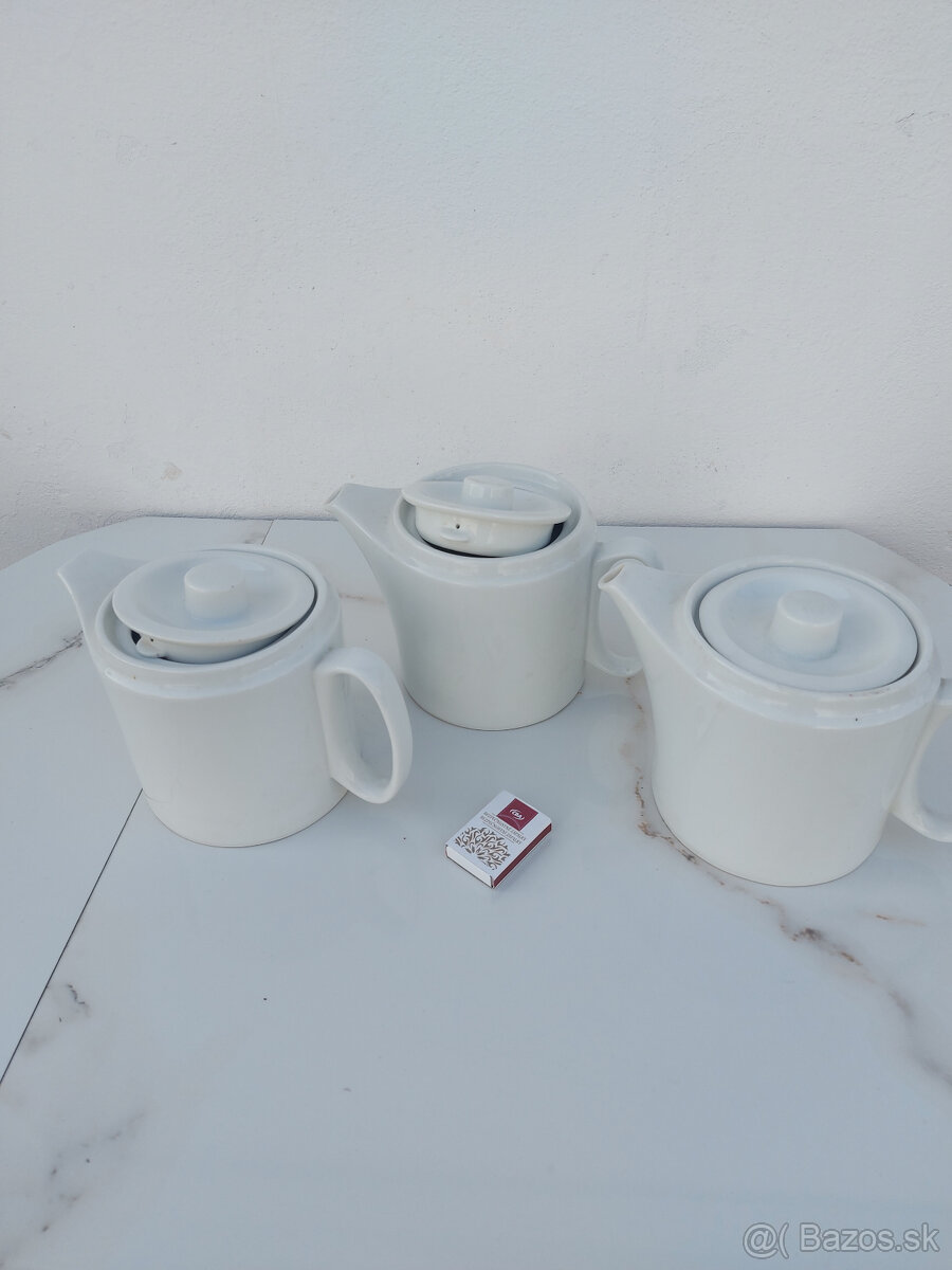 Slko a keramika z vitríny - 11