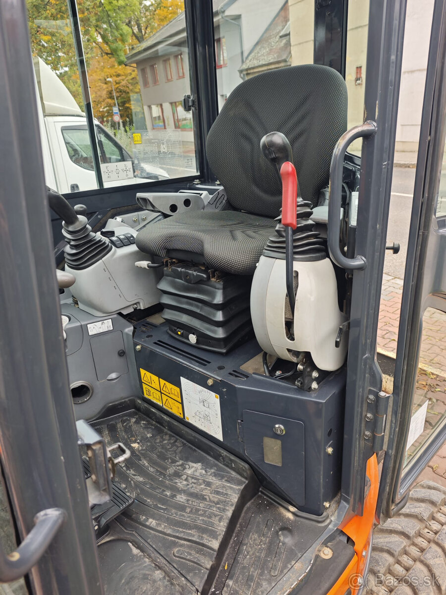 Pásový Minibagr Hitachi ZX38U-5A Klima. Powertilt - 11