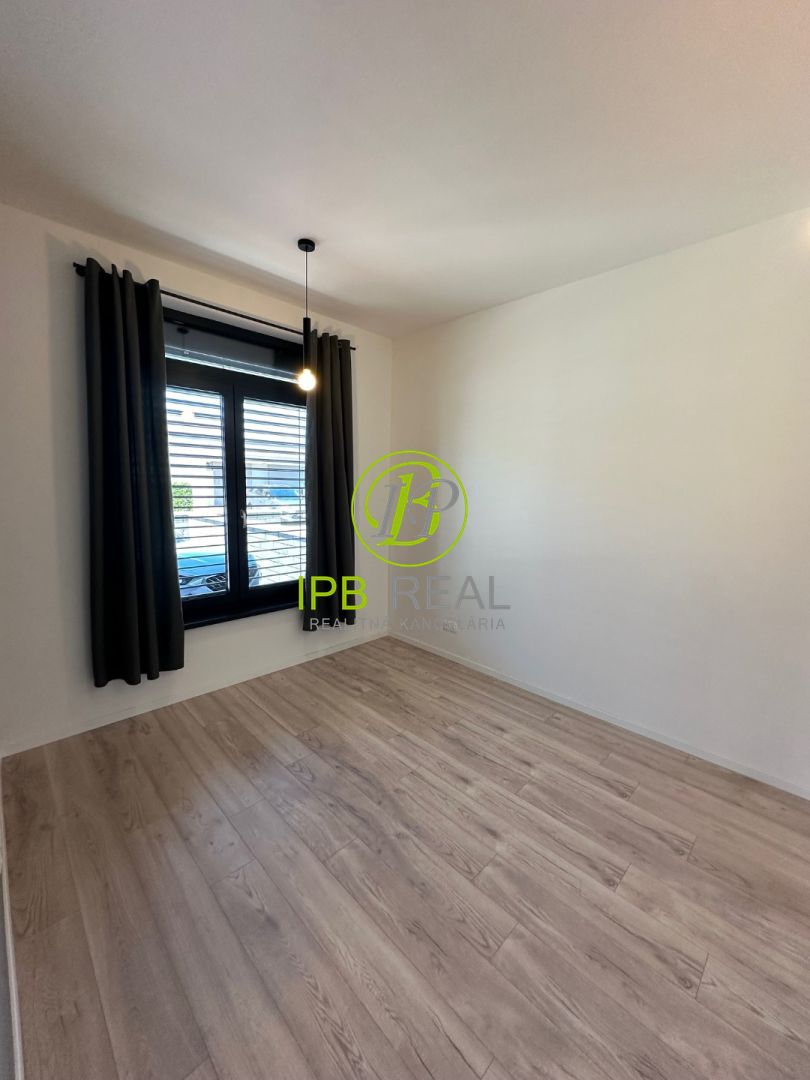 KRÁSNY 3 izb.rodinný dom v slepej uličke s veľkým záhradným - 11