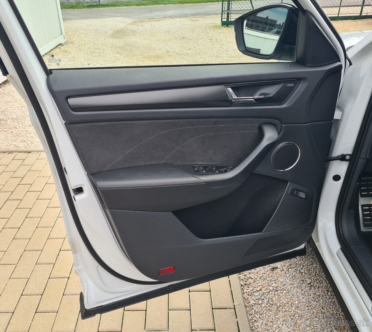 TESLA 3 LONG RANGE DUAL MOTOR AWD / REZERVOVANÉ - 11