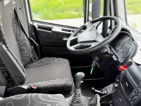 IVECO TRAKKER 360, 4x4, valník s hydraulickou rukou - 11