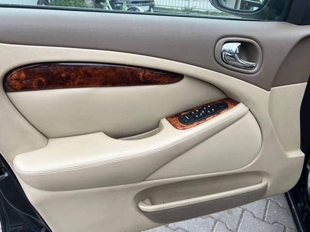 Jaguar S-Type 2.7 V6 Classic A/T - 11