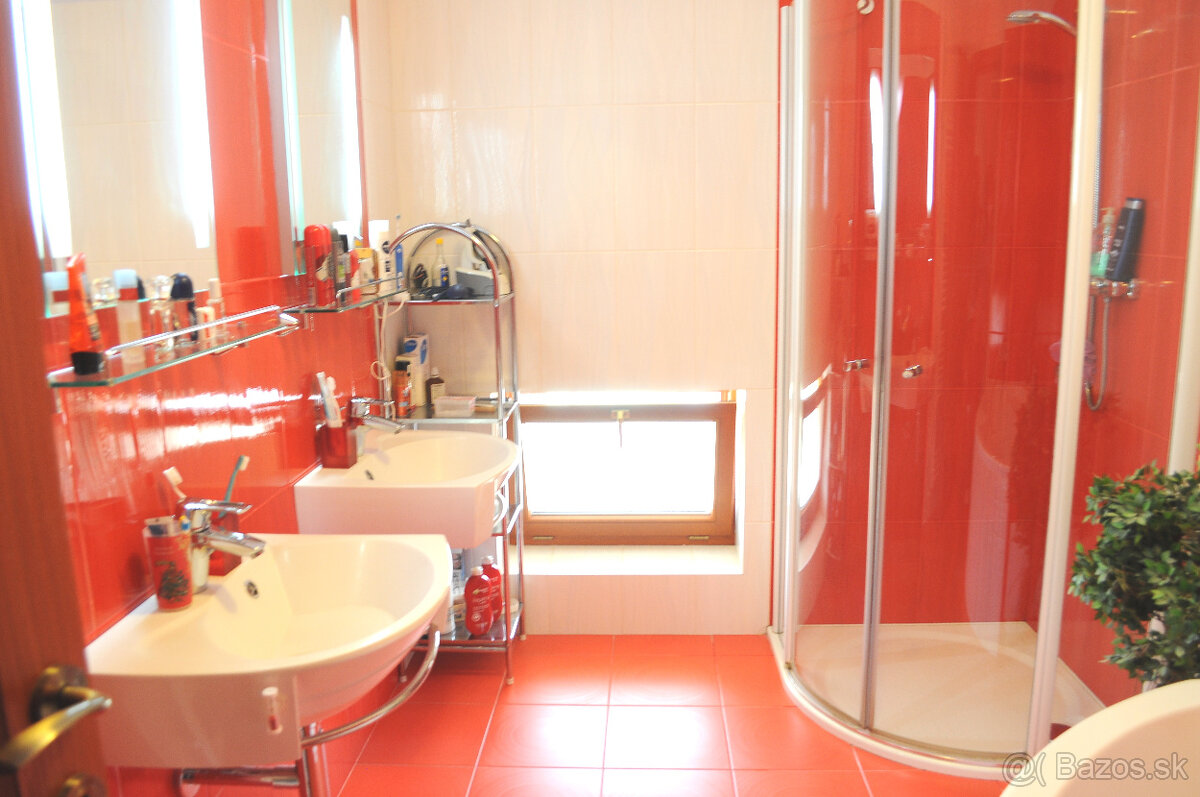 Predám 6-7 izbový dom - 11