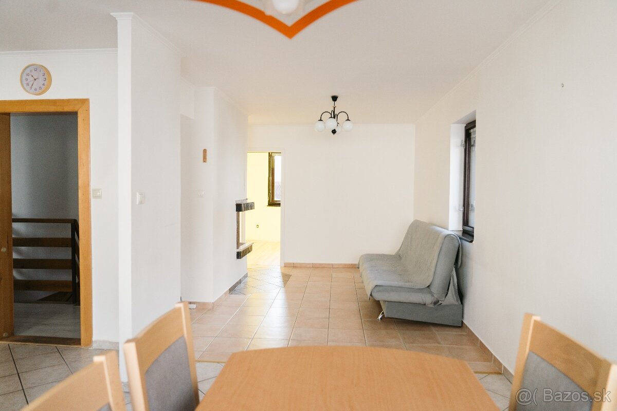 Priestranný rodinný dom s 2 bytovými jednotkami - Námestovo - 11