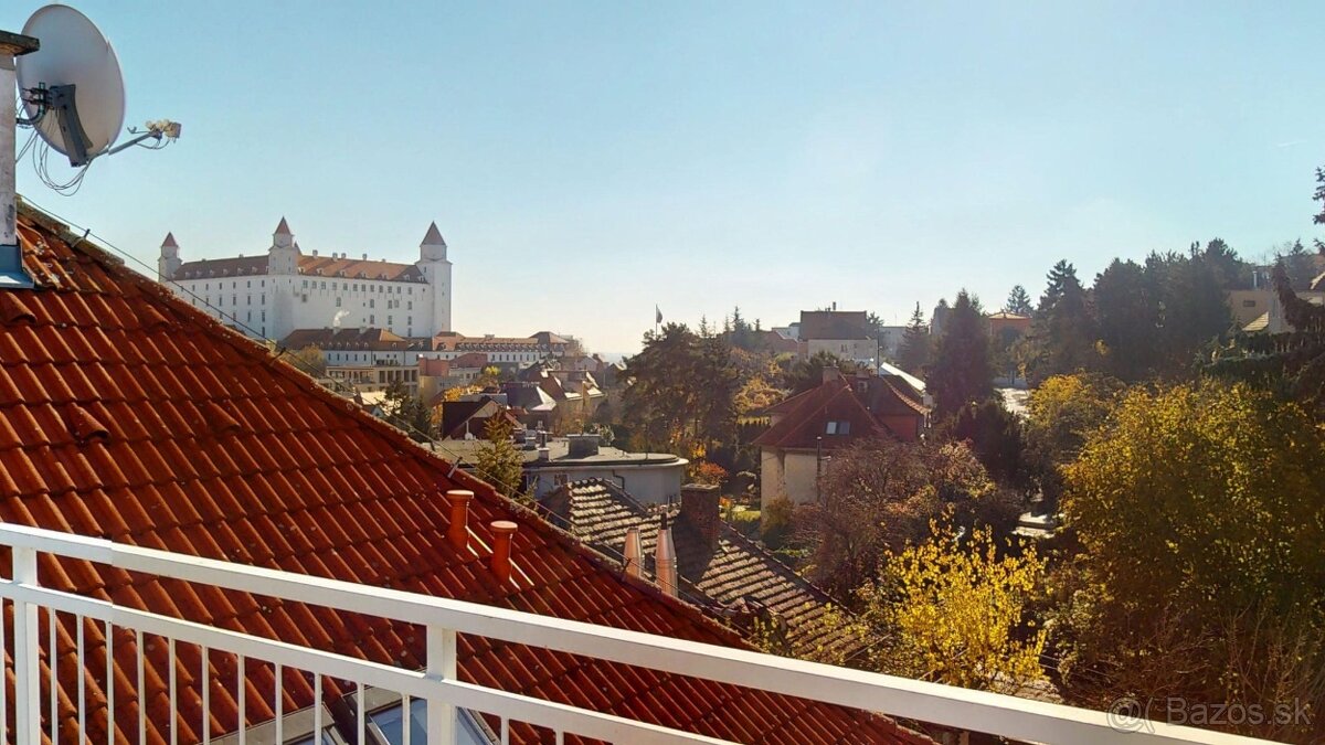 3 izb. PODKROVNÝ BYT PRI HRADE - Tvarožkova ul.- Staré Mesto - 11