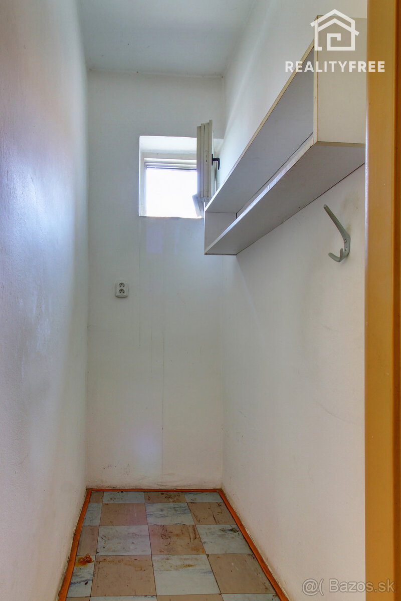 Na predaj: 4 izbový rodinný dom na pozemku 481 m², obec Dobr - 11