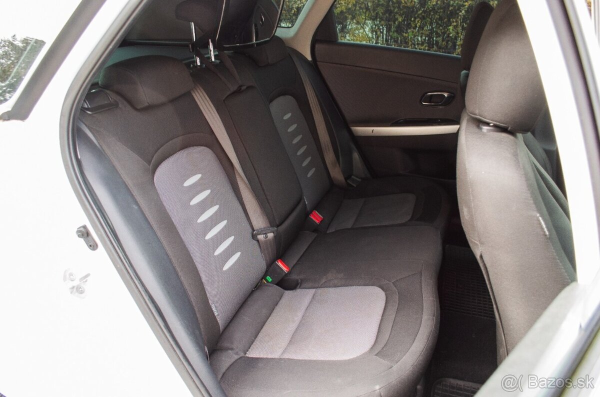 Kia Ceed SW 1.6 GDI - 11