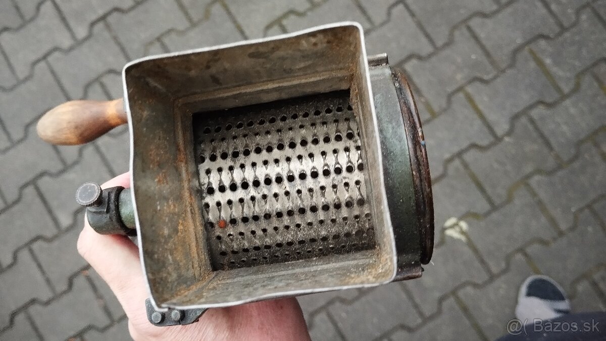 Velmi starý zdobený mlýnek na strouhanku EXCELSIOR - 11