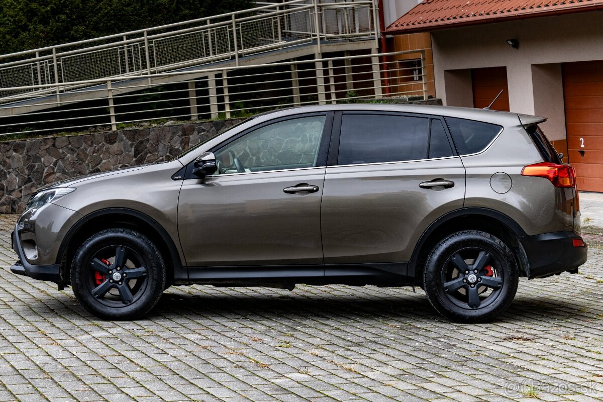 Toyota RAV4 2,2D 110kW 4x4 (nová STK, ťažné, kamera,keyless) - 11