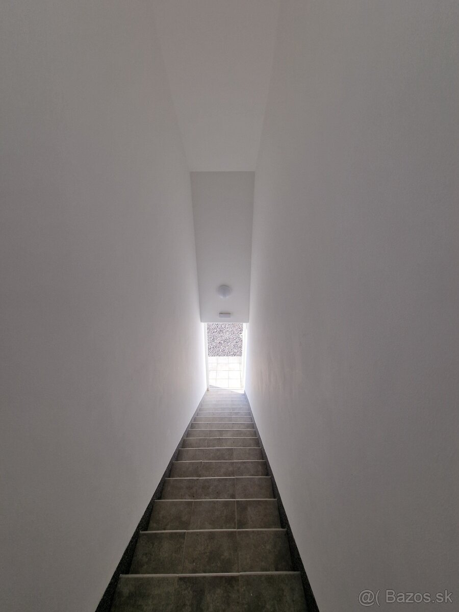 3 izb. byt, 65m2 v Seredi na prenájom - 11