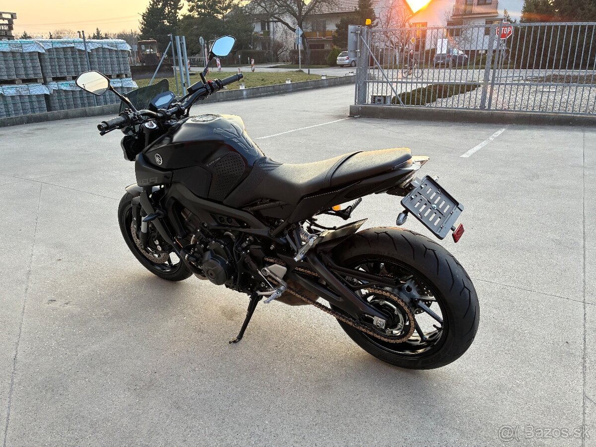 Yamaha MT09 - 11