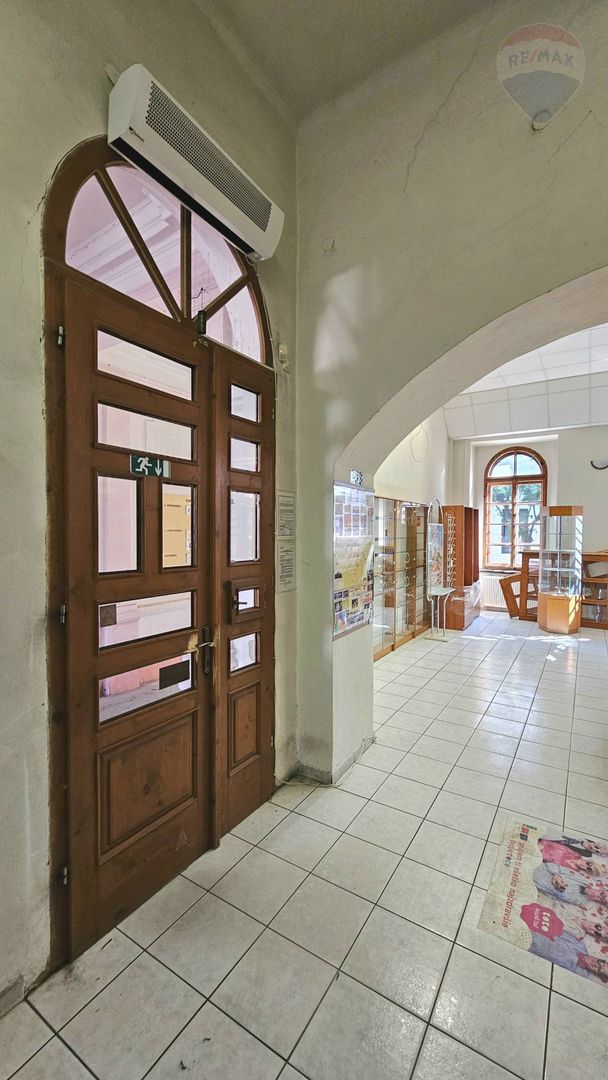 Obchodno-administratívne priestory na prenájom, Farská 10, N - 11