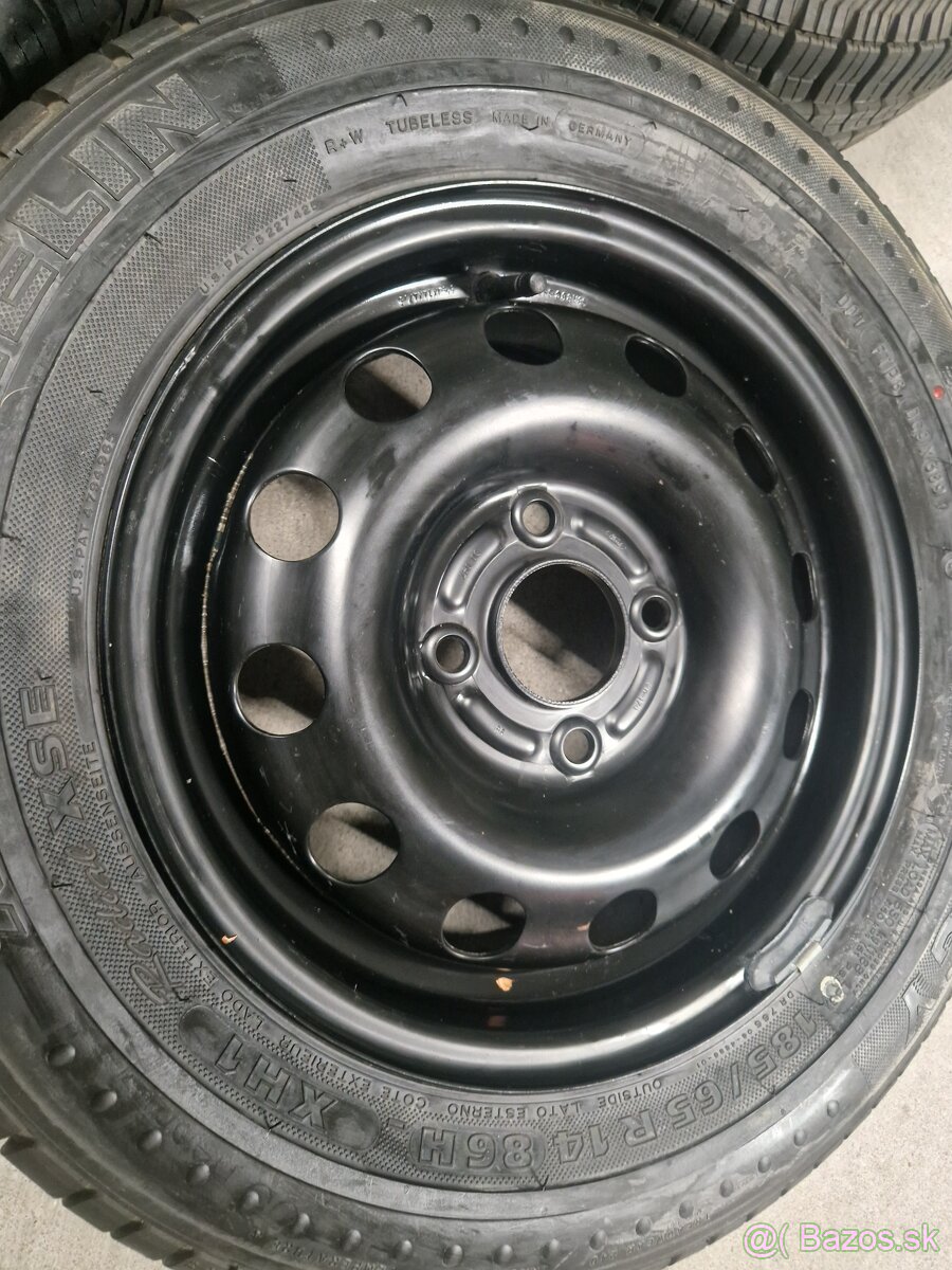 Rezervy Ford - nepoužité - 2x R15 a 1x R14 - 11