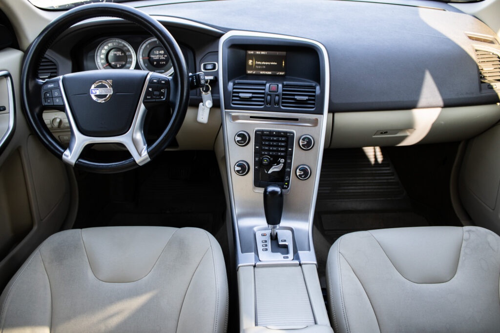 Volvo XC60 2.4D Momentum, 120kW (2011) - 11