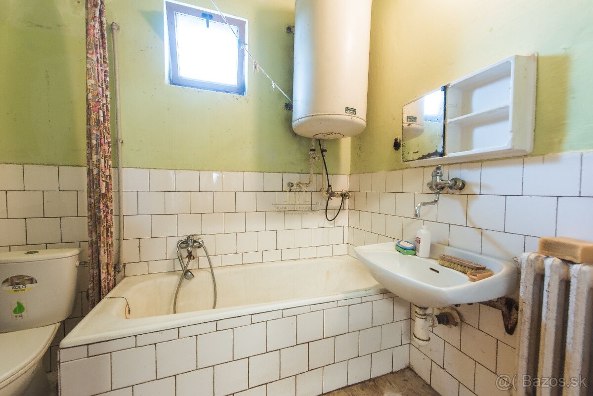 Na predaj rodinný dom v obci Vojka - 11