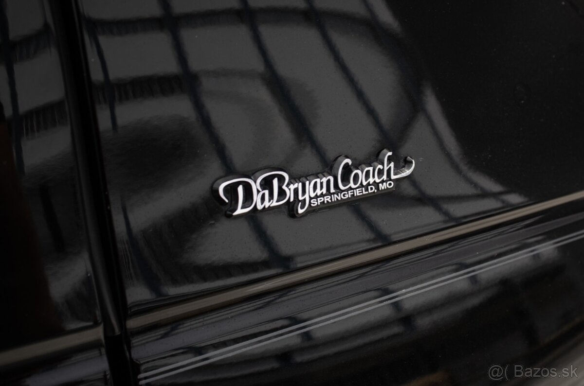 LINCOLN TOWN CAR LIMOUSINE - 11