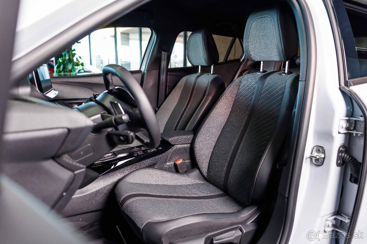 Peugeot 2008 1.2 PureTech Allure 130k AT/8 - 11