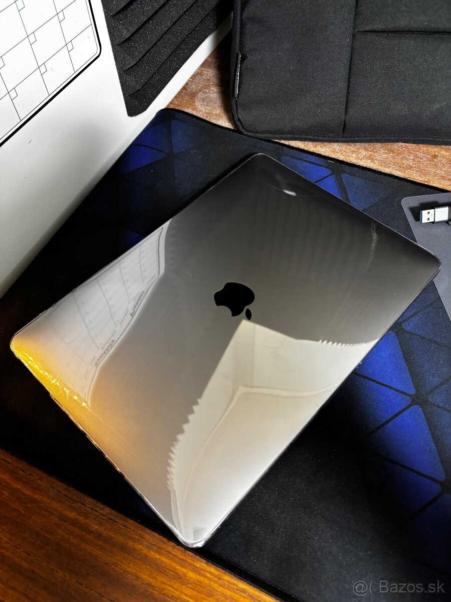 MacBook Pro 13” (128 GB / 8 GB RAM) Touch Bar - 11