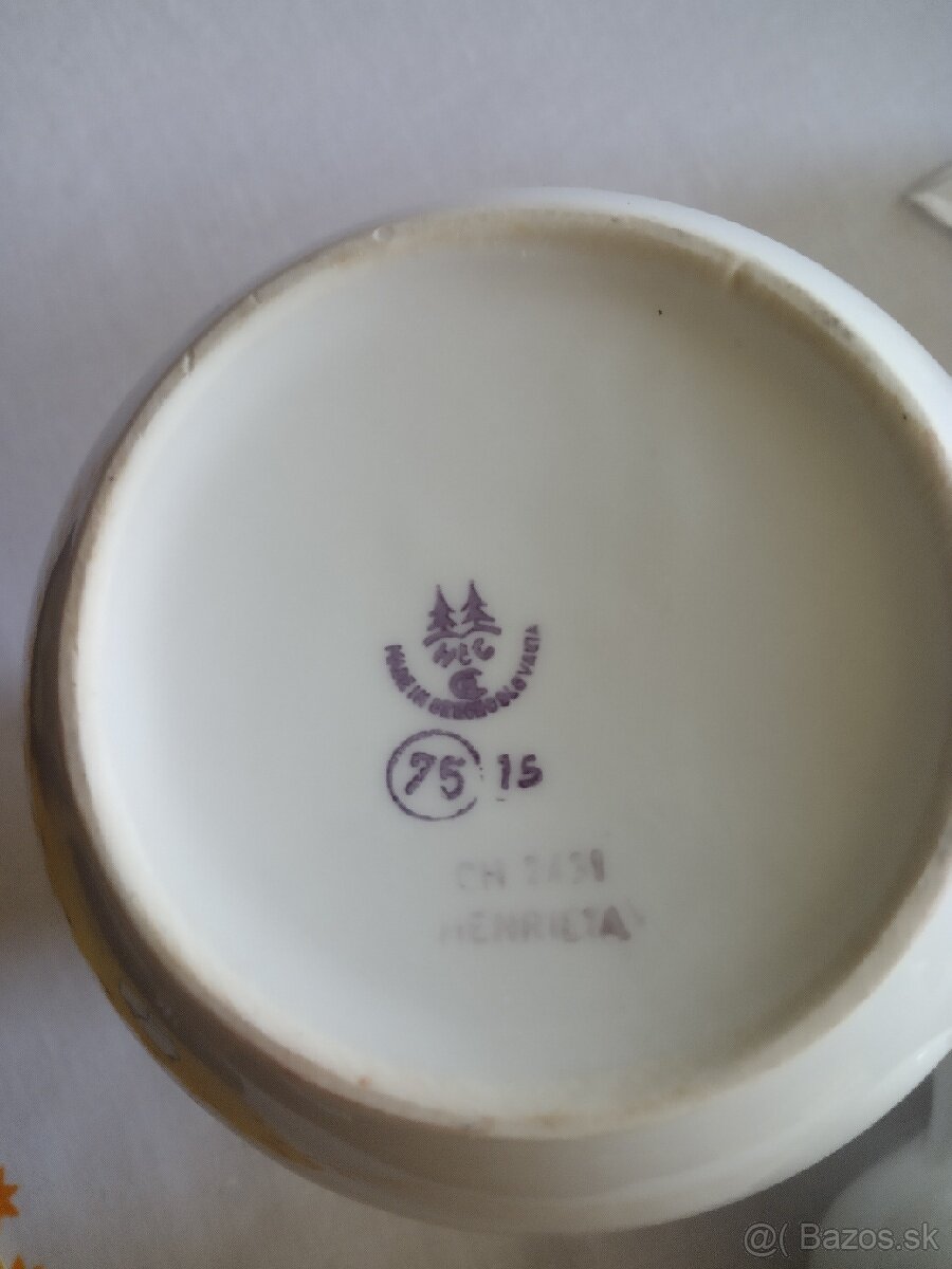 Polievkové misy, servirovaci tanier, čajník, mliečnik. - 11