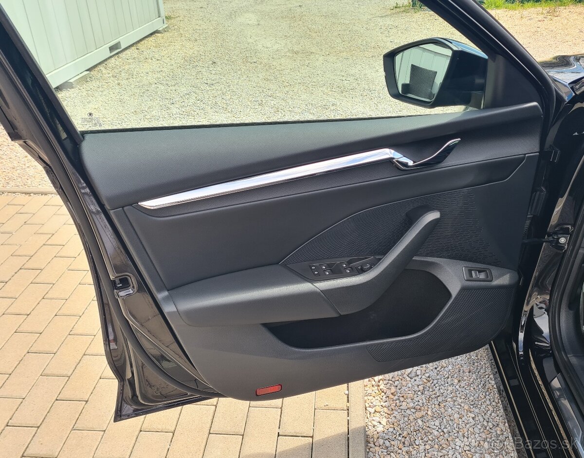 ŠKODA OCTAVIA COMBI 1.5 TSI STYLE - 11