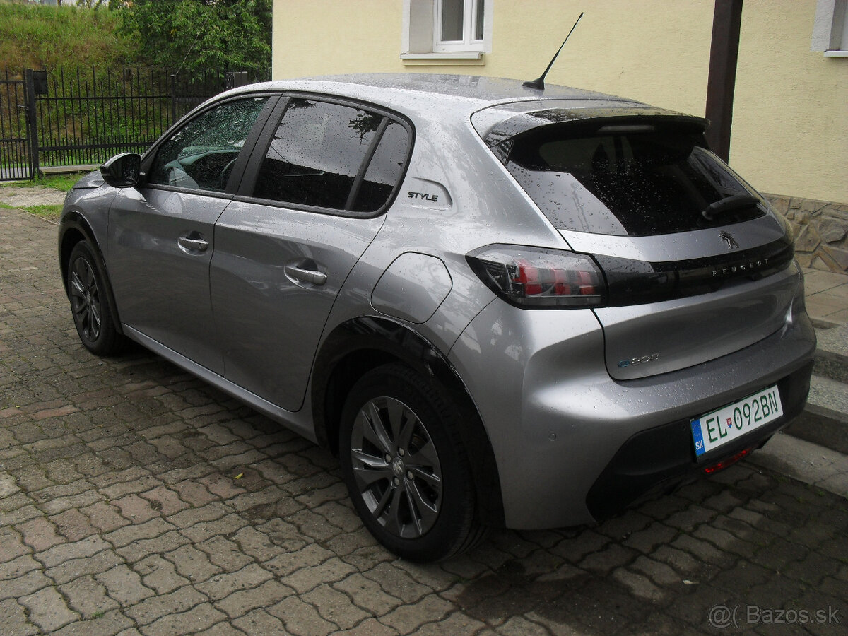 Peugeot e-208 50 kWh Style - Elektrický rv. 2023 - 11